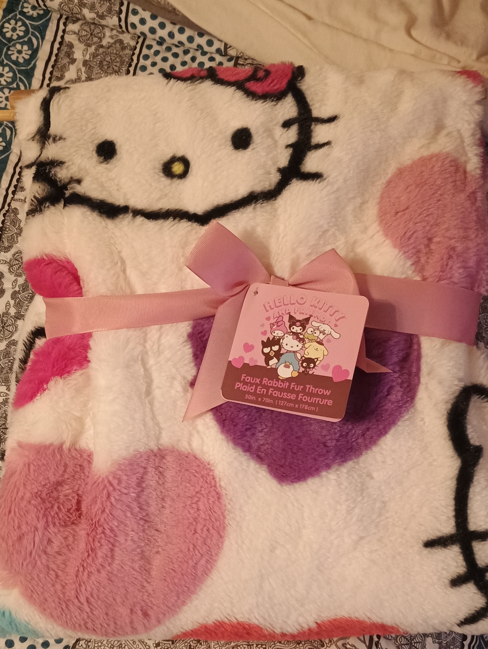 NWTS Sanrio Hello Kitty Faux Rabbit Fur Pink Hearts Throw Blanket 50x70
